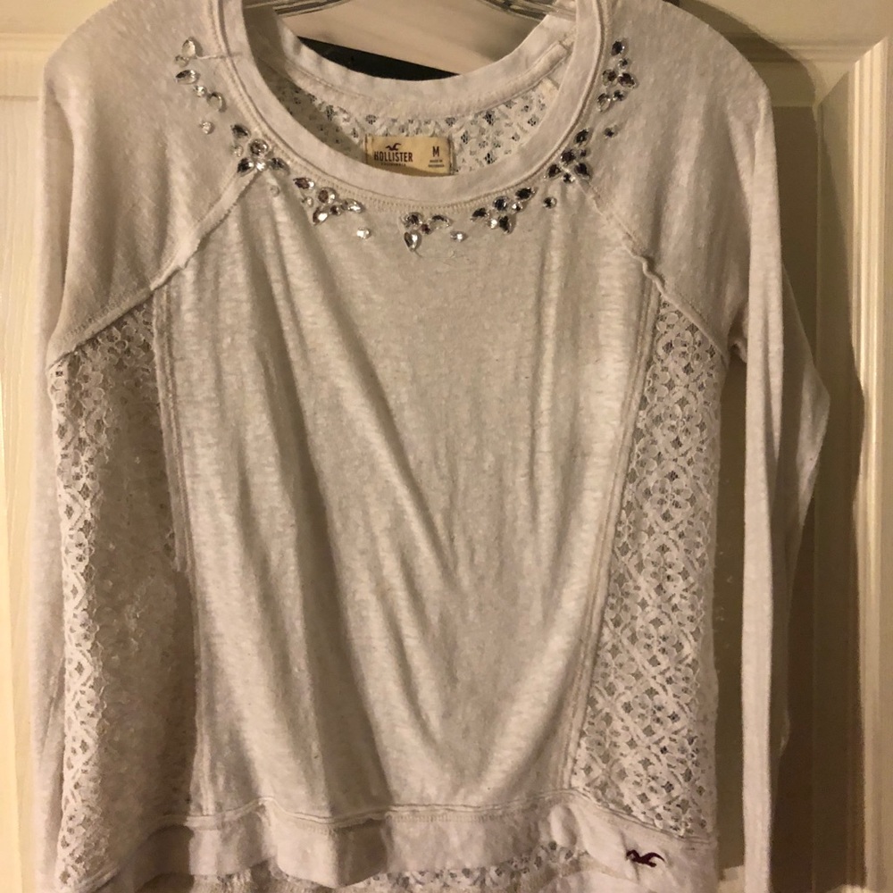 Pretty white long sleeve top